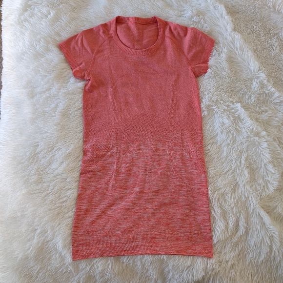 { Lululemon } Short Sleeve Swiftly Tee Heathered Alarming - Picture 2 of 5